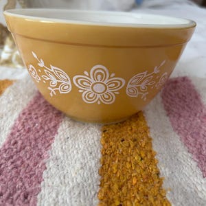 Vintage PYREX Butterfly Gold Floral #401 Mixing Nesting Bowl 1.5 Pint 5.5&quot;