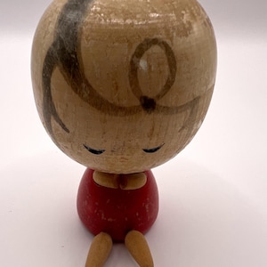 ヴィンテージこけし人形 – 座っている女の子 – 創作クリエイティブ – 1940年代～1950年代 – 高さ4インチ – 刻印なし