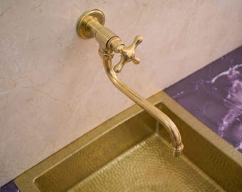 Küchenarmatur zur Wandmontage aus unlackiertem Messing, schwenkbarer Topffüller, Spültischarmatur aus massivem Messing, Küchenarmatur mit Einhebelmischer aus unlackiertem Messing