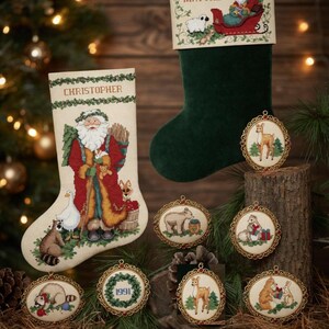 Patrón de punto de cruz para calcetín navideño vintage en PDF, calcetín de Papá Noel rústico con temática de bosque, diseño de bordado navideño personalizado.