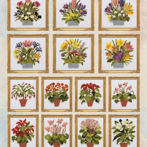 Puede incluir: Una colección de arreglos florales bordados a punto de cruz enmarcados. Cada marco presenta un ramo de flores diferente en una maceta gris. Las flores son de varios colores, incluyendo rosa, amarillo, morado y rojo. Los marcos tienen un diseño dorado ornamentado.