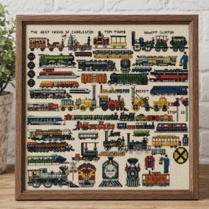 Könnte beinhalten: Ein gerahmtes Kreuzstich-Muster mit einer Sammlung verschiedener bunter Züge, Lokomotiven und Eisenbahnwaggons. Das Kunstwerk enthält Textbeschriftungen wie THE BEST FRIEND OF CHARLESTON, TOM THUMB, DEWITT CLINTON, ROCKET, STOP und GO.
