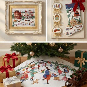 Könnte beinhalten: Gerahmte Kreuzstichszene eines Winterdorfes mit Eisläufern und Pferdekutschen. Ein Weihnachtsstrumpf und drei gerahmte Ornamente mit ähnlichen Winterszenen. Ein Weihnachtsbaumrock mit einer Winterszenen.