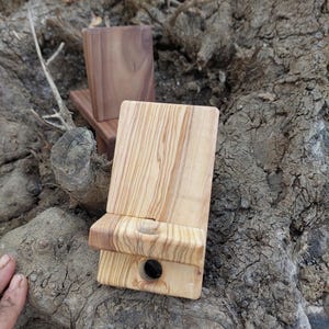 Houten telefoonstandaard met opties