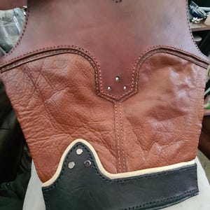 Monster Hunter - Leather armor vambrace image 7