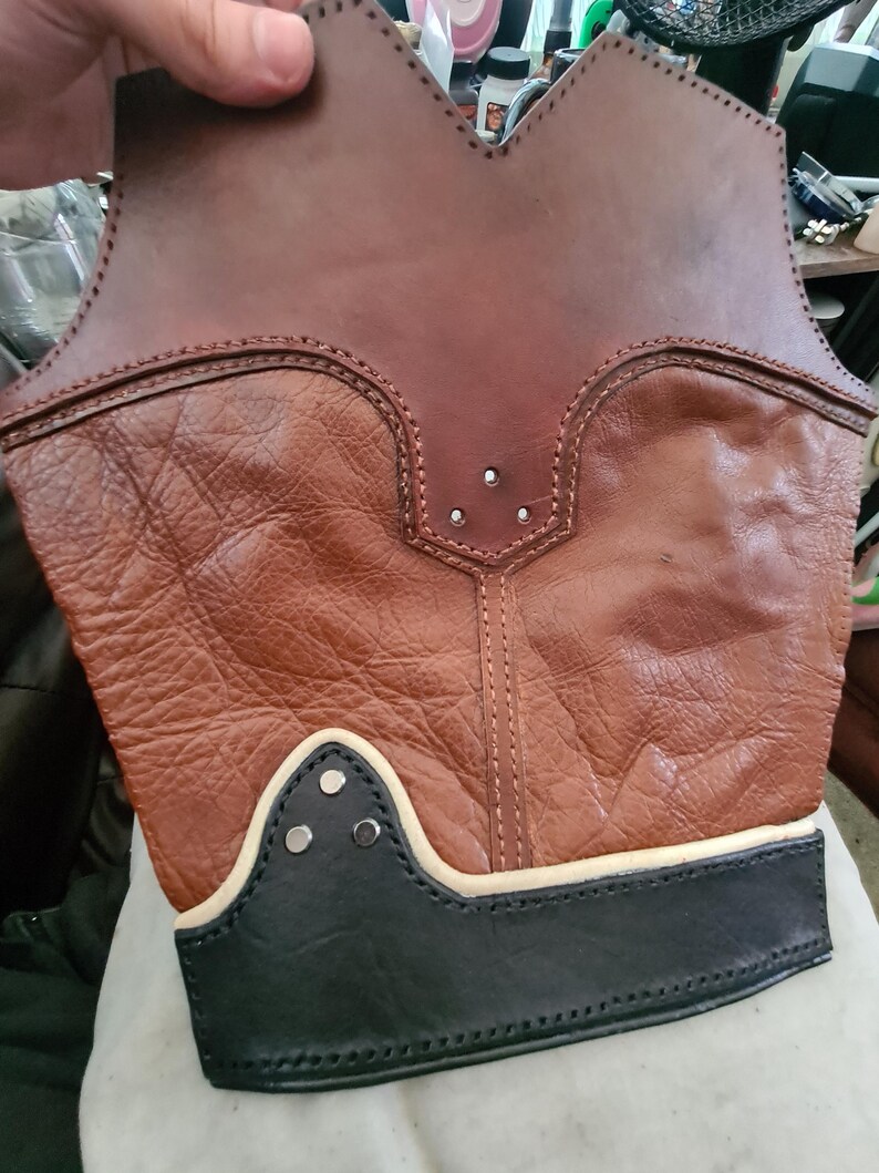 Monster Hunter - Leather armor vambrace image 7