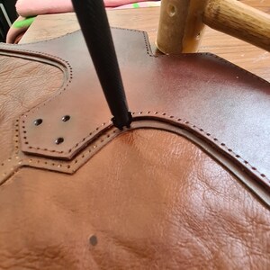 Monster Hunter - Leather armor vambrace image 6