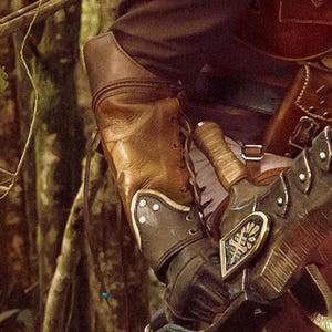 Monster Hunter - Leather armor vambrace image 4