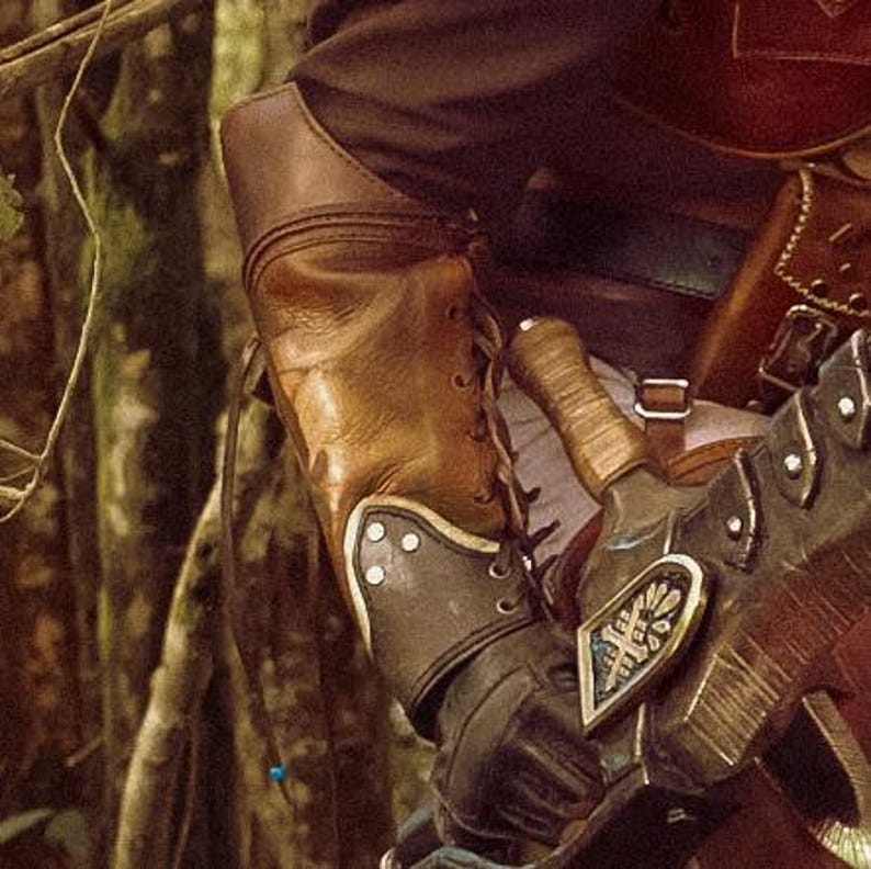 Monster Hunter - Leather armor vambrace image 4