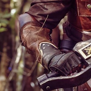 Monster Hunter - Leather armor vambrace image 3
