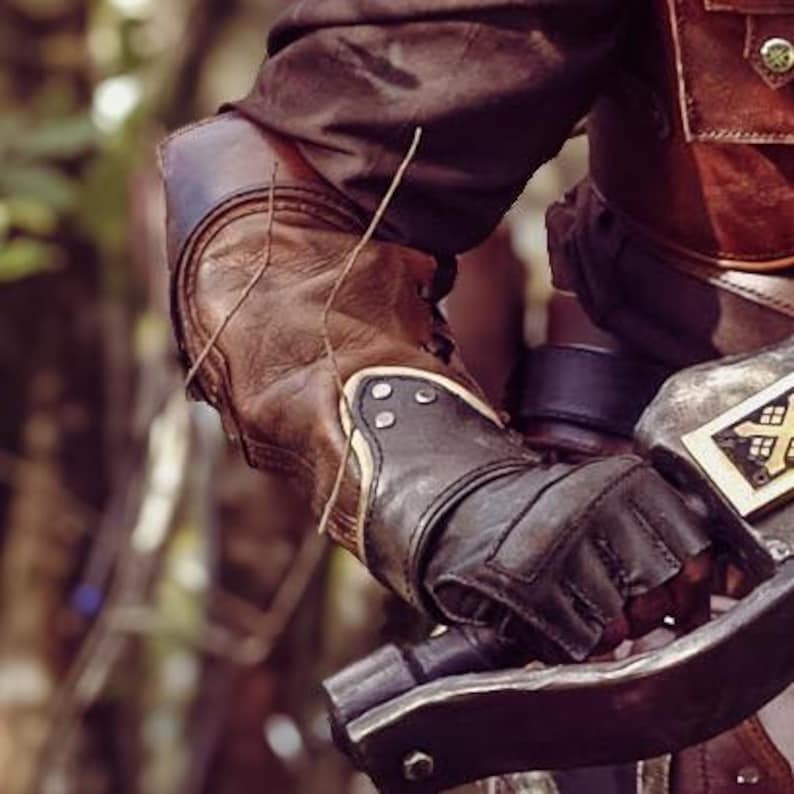 Monster Hunter - Leather armor vambrace image 3