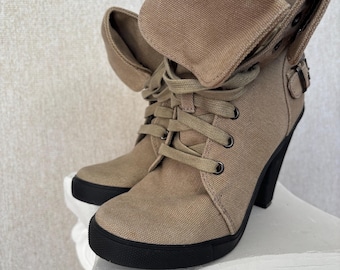 Botas de combate de lino color caqui para mujer de Aldo