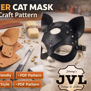 Op de afbeelding: Een zwart leren kattenmasker met een witte oogopening en een gespriem, weergegeven op een mannequinhoofd. De afbeelding toont ook een doe-het-zelf leren kattenmasker knutselpatroon, met de tekst "DIY LEATHER CAT MASK Printable Craft Pattern".