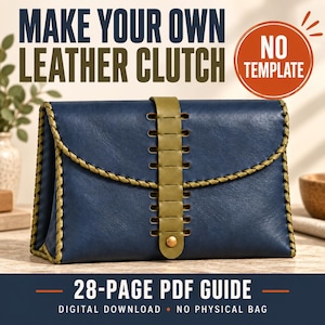 Op de afbeelding: Een marineblauwe leren clutch met olijfgroene gevlochten randen en een centrale olijfgroene riem vastgezet met een messing drukknoop. Tekst: MAKE YOUR OWN LEATHER CLUTCH, NO TEMPLATE, 28-PAGE PDF GUIDE, DIGITAL DOWNLOAD, NO PHYSICAL BAG.