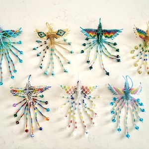 Ornamenti di colibrì messicani fatti a mano con perline