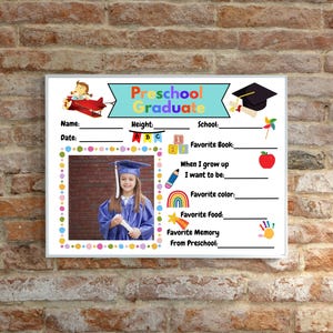 Formatura da pré-escola | Página de memórias em branco com espaço para fotos | Lembrança de fim de ano para crianças | Download instantâneo para impressão escolar