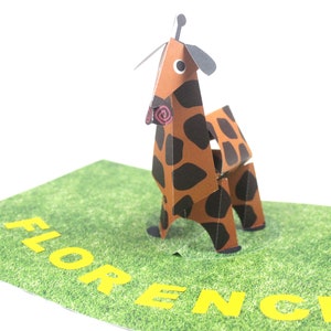 Biglietto pop-up personalizzato con giraffa con nome personalizzato
