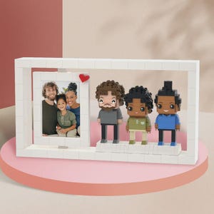 カスタムファミリーブリックフィギュアギフト、フォトフレーム付きミニフィギュア3体セット、親子や家の装飾にパーソナライズされたブロックディスプレイ