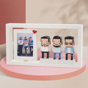 カスタムブリックフィギュアセット（フォトフレーム付き）、パーソナライズされた3人用ミニフィギュア、親友へのギフト、全身ブロックキャラクターディスプレイ