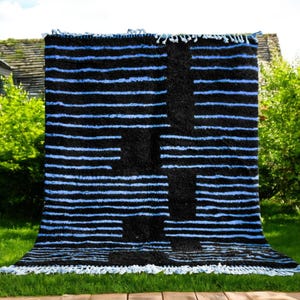 Handmade Wool Moroccan Rug: Abstract Berber Kilim Rug