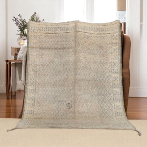 Vintage Authentic beni Mguild Rug – Handmade Berber Rug & moroccan Beni Mguild , 98.4 x 107.5 Authentic Moroccan Wool Carpet