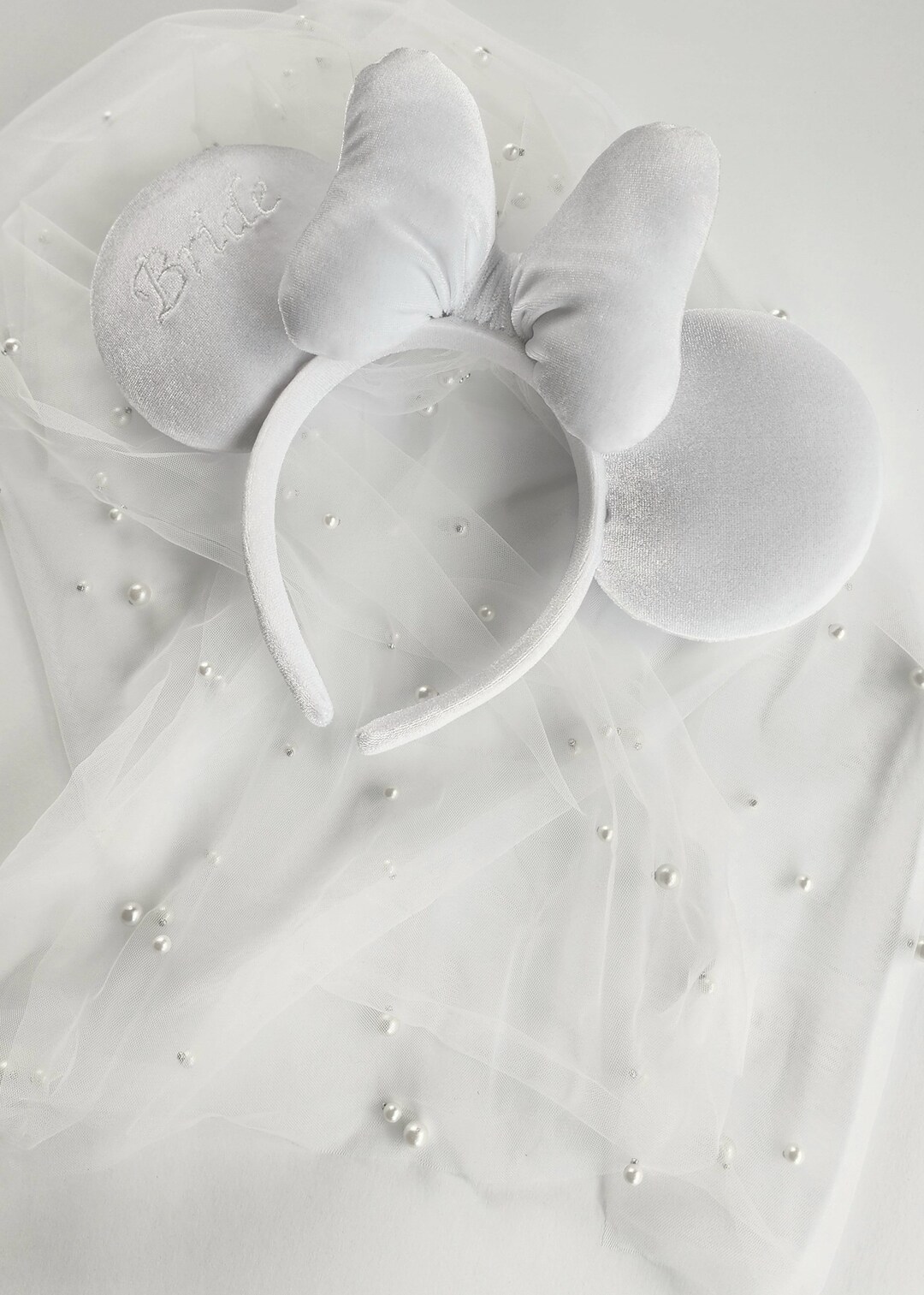 Bridal Mouse Ears | White Velvet Bride Mouse Ears With Bow  display picture 3
