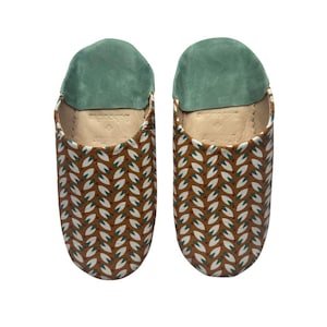 Leder-Babouches für Schläfer aus Bio-Leder, Wildleder und Schaffell. Ethische und authentische Geschenkidee.