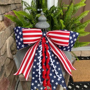 American Flag Bow: Patriotic Stars and Stripes Decor