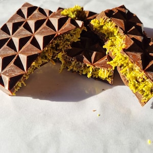 Dubai Chocolate, Milk Chocolate Bar, Pistachio Chocolate, Premium Chocolate, Luxury Chocolate, Pistachio Cream Chocolate, Artisan Chocolate