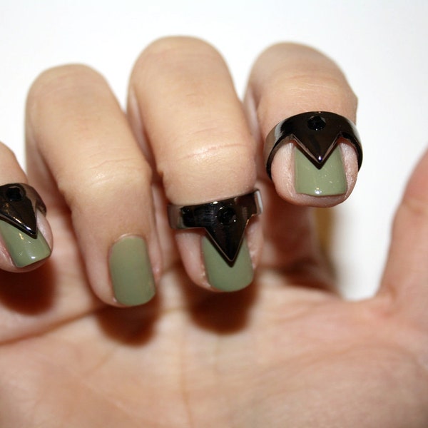 nail triangle rings