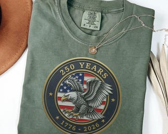 250周年記念 1776–2026 イーグルシャツ、アメリカ国旗愛国心Tシャツ、アメリカ建国250周年記念Tシャツ、バイセンテニアルスタイルフリーダムトップ、イーグルシャツ