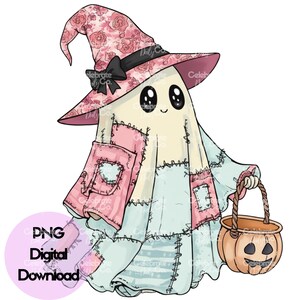 Puede incluir: Un fantasma de dibujos animados con un sombrero de bruja floral rosa y un atuendo de patchwork, sosteniendo una cesta de calabaza. El fantasma tiene ojos grandes y una sonrisa. El texto en la imagen dice "PNG Digital Download."