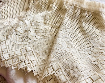 Vintage Lace Curtain Valance retro romantic core cottage themed home decor ideas