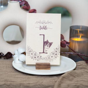 Números de mesa personalizados para mascotas, impresos de 5 x 7 pulgadas: bocetos/retratos realistas de mascotas para decoración de bodas, estilo rústico.