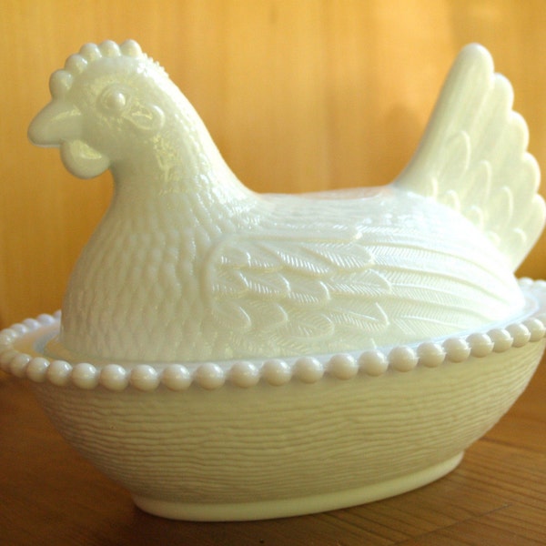 Vintage -  nesting hen dish