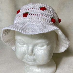 Patrón de crochet para gorro de sol con forma de fresa para bebé, tallas 3 a 6 y 9 a 12 meses