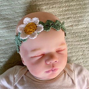 Baby Flower & Leaf Headband Crochet Pattern Newborn 9 months Infant Headband image 2