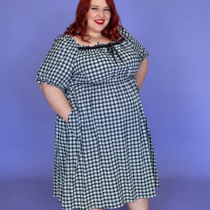 オフホワイト＆ブラックのギンガムチェック柄ミルクメイドドレス｜ヴィンテージスタイルのコットンシアサッカー素材のペザントドレス（ポケット付き）｜プラスサイズ12～28号　オーストラリア製ハンドメイド