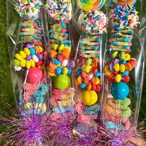 10+ Count Rainbow Candy Kabob Party Favors-Lollipop Candy Skewers with Gummies, Marshmallows & Sprinkles-Birthday, Kids Party, Treat Bags