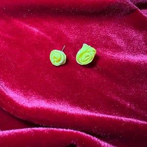 Yellow Rose Ribbon stud earrings - small