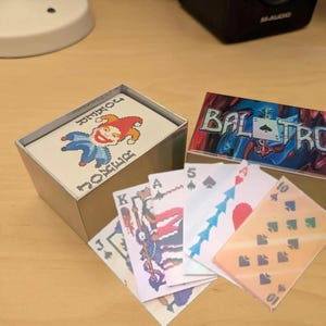 Balatro Spielset | 202 Karten + 52 Karten | Alle Spassvögel, Verbrauchsmaterialien und Karten| Premium-Qualität | Balatro im echten Leben