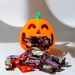 Pumpkin Candy Bowl – Halloween Jack O’ Lantern Candy Dish for Trick or Treat & Fall Party Decor