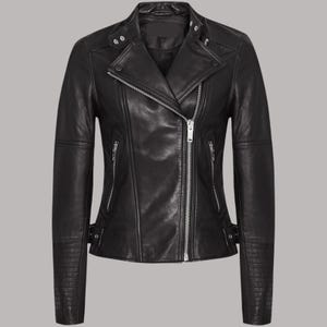 Women&#39;s Black Lambskin Leather Jacket: Classic Moto Style