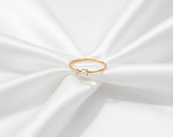 Anillo de perla blanca – Elegante acero de titanio.