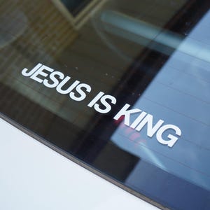 1. Jesus Is King: christelijk geloof vinylsticker voor ramen, laptop, auto's, enz.