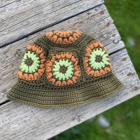 Cascade Bucket Hat Crochet Pattern - DIY Granny Square Sun  display picture 2