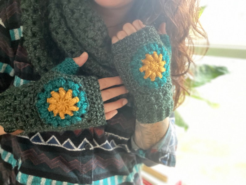 Cascade Cafe Mitts // Crochet pattern, Fingerless Mittens pattern, Fingerless Gloves, Gloves pattern, Crochet gloves, Granny Square, Tzigns image 7