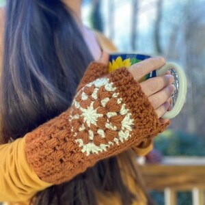 Cascade Cafe Mitts // Crochet pattern, Fingerless Mittens pattern, Fingerless Gloves, Gloves pattern, Crochet gloves, Granny Square, Tzigns image 3