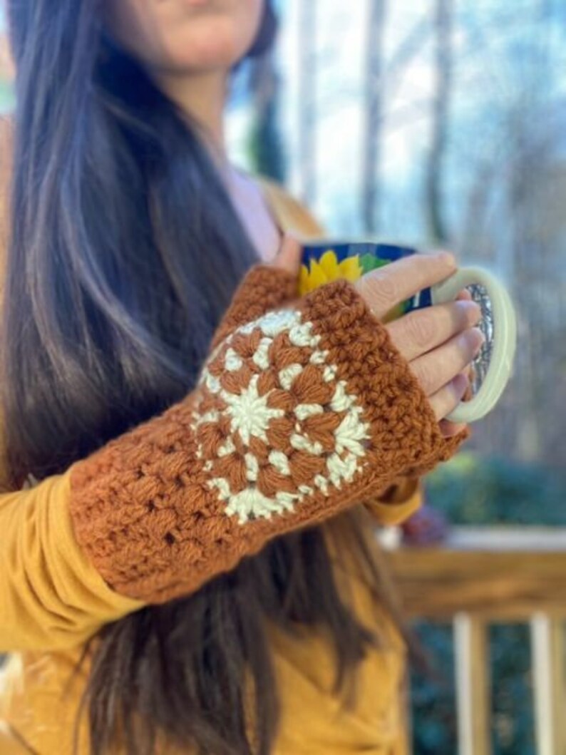 Cascade Cafe Mitts // Crochet pattern, Fingerless Mittens pattern, Fingerless Gloves, Gloves pattern, Crochet gloves, Granny Square, Tzigns image 3