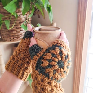 Cascade Cafe Mitts // Crochet pattern, Fingerless Mittens pattern, Fingerless Gloves, Gloves pattern, Crochet gloves, Granny Square, Tzigns image 2
